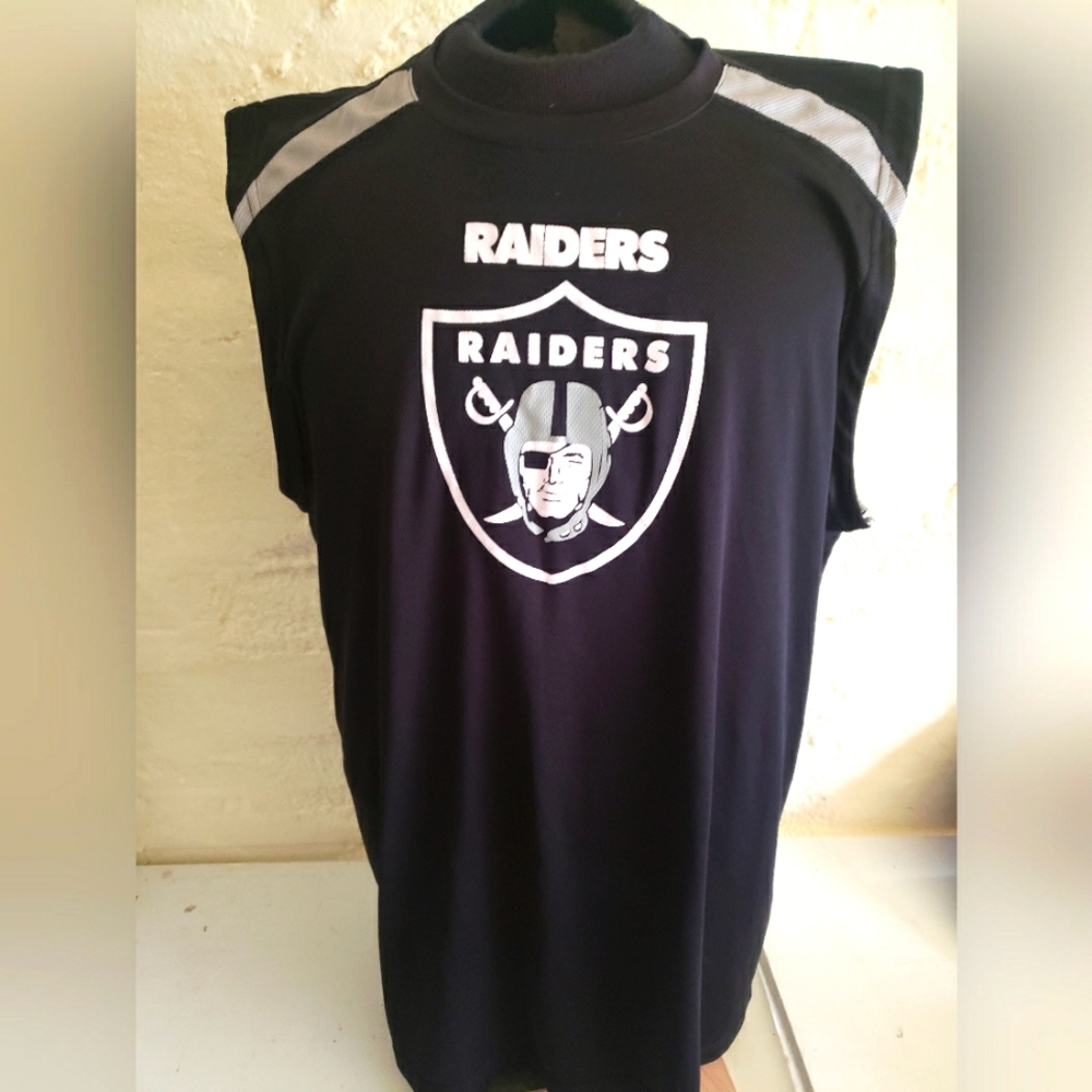 Majestic Men's XLT Raiders Sleeveless Muscle Shirt. FF77
